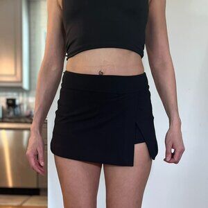 Forever 21 Black Tulip-Hem Flare Skort SMALL